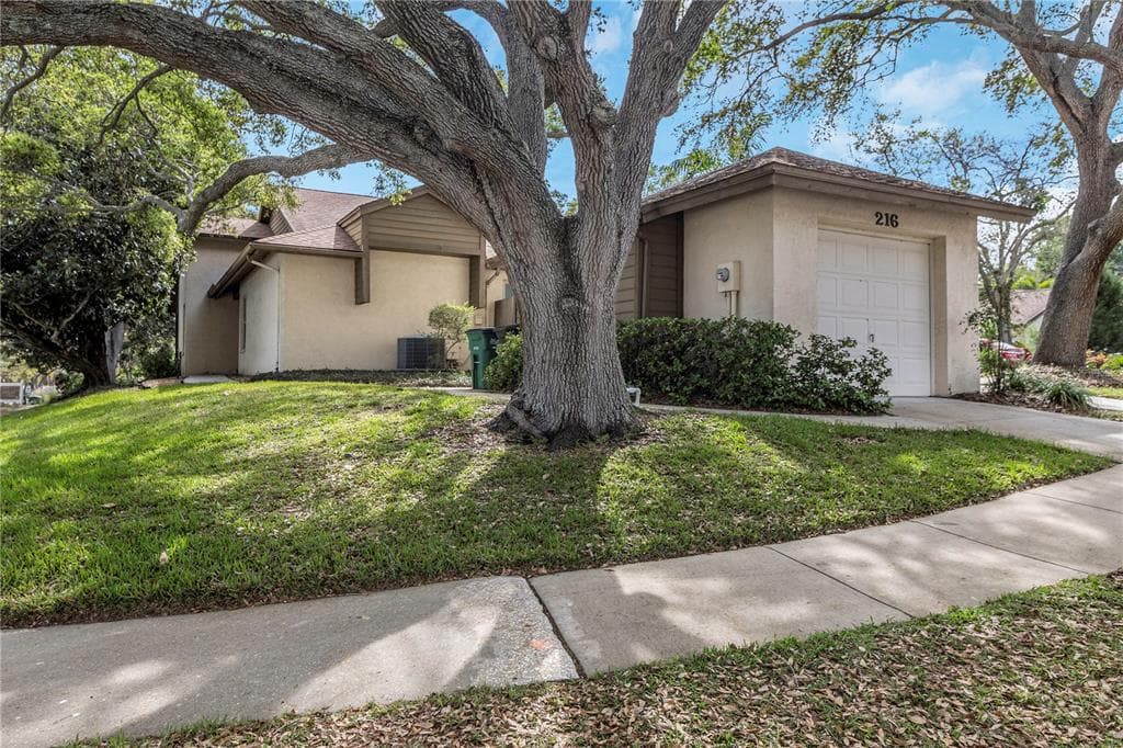 216 LIGHTHOUSE COURT SAFETY HARBOR, FL 34695