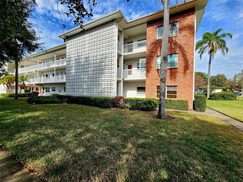 5155 9TH AVENUE N UNIT 112 ST PETERSBURG, FL 33710
