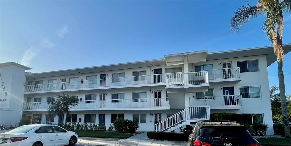 11226 82ND AVENUE UNIT 107 SEMINOLE, FL 33772