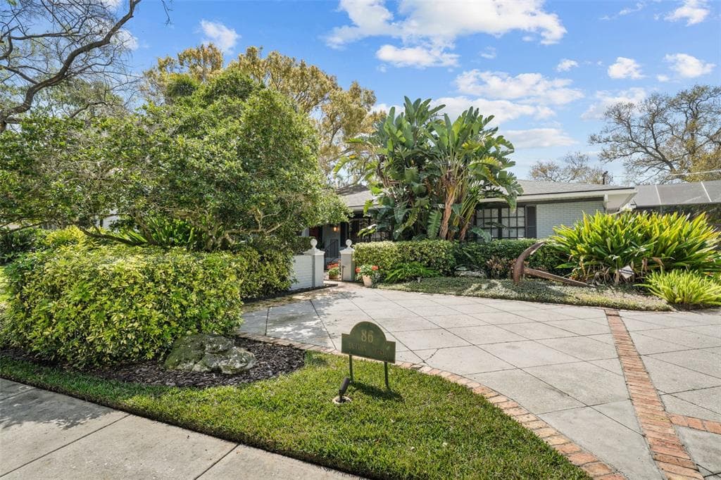 86 BAHAMA CIRCLE TAMPA, FL 33606