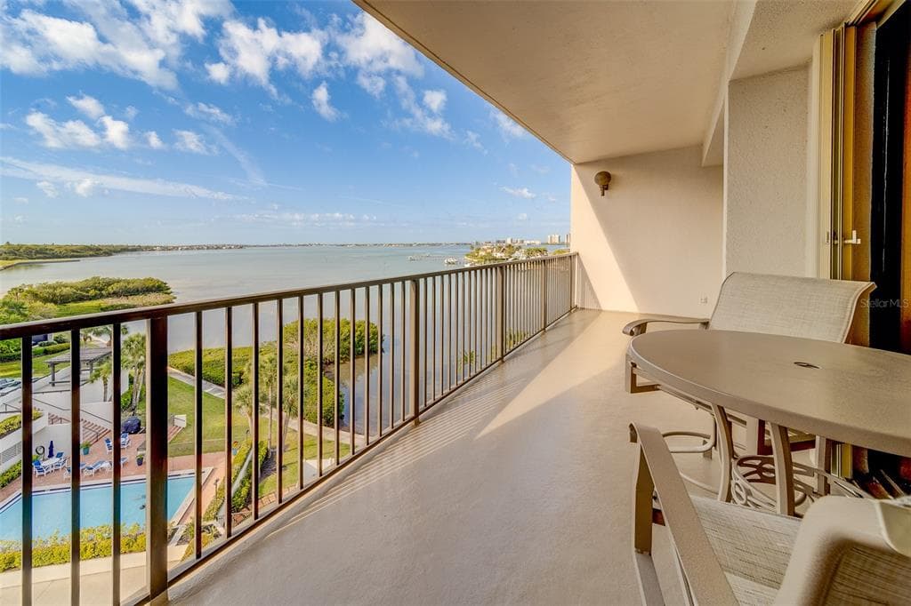 8 BELLEVIEW BOULEVARD UNIT 605 BELLEAIR, FL 33756