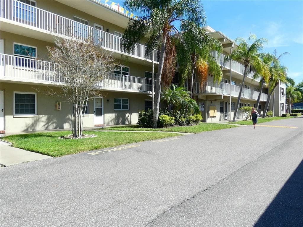938 VIRGINIA STREET UNIT 206 DUNEDIN, FL 34698