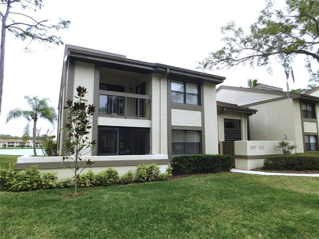 207 WOODLAKE WYNDE UNIT 7 OLDSMAR, FL 34677