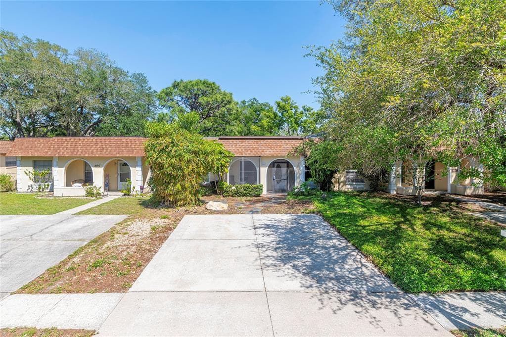 9899 84TH WAY SEMINOLE, FL 33777