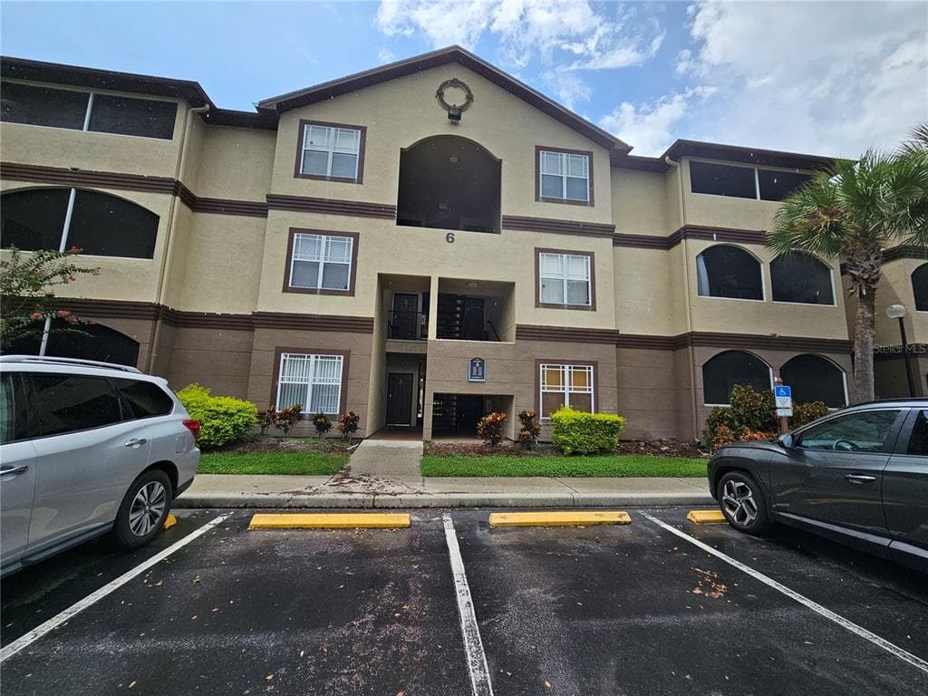 6204 AVIGNON COURT UNIT 6204 TAMPA, FL 33647