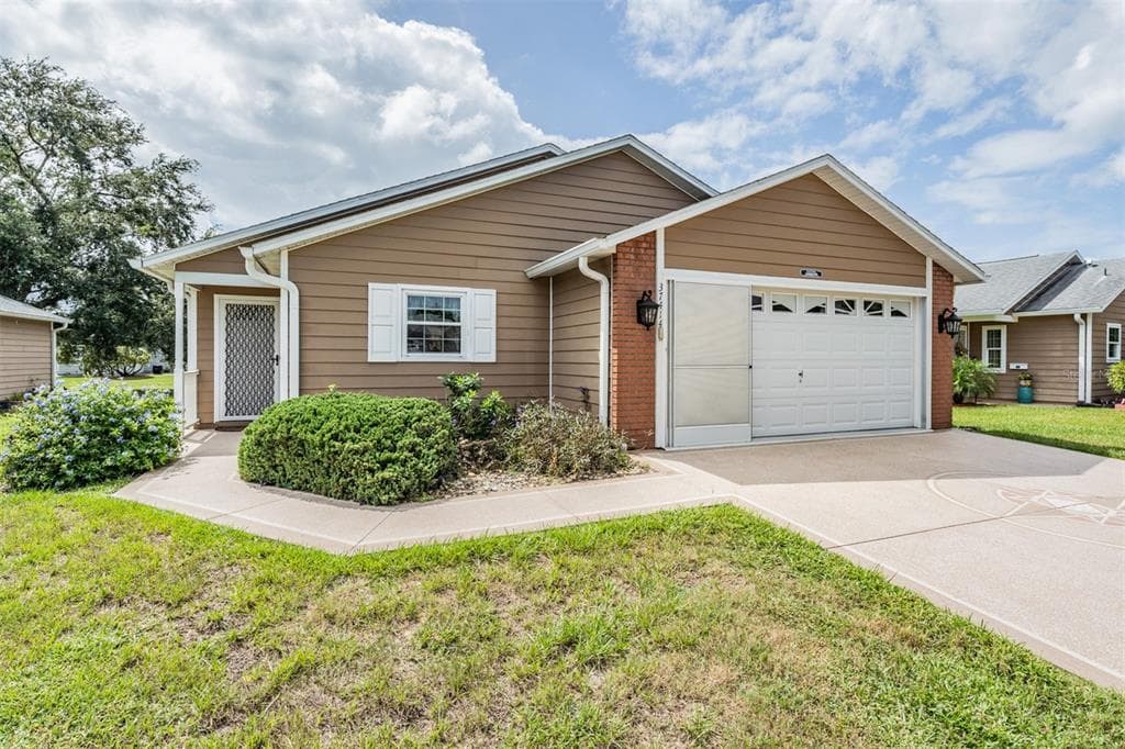 37414 CASTLEBERRY DRIVE ZEPHYRHILLS, FL 33542
