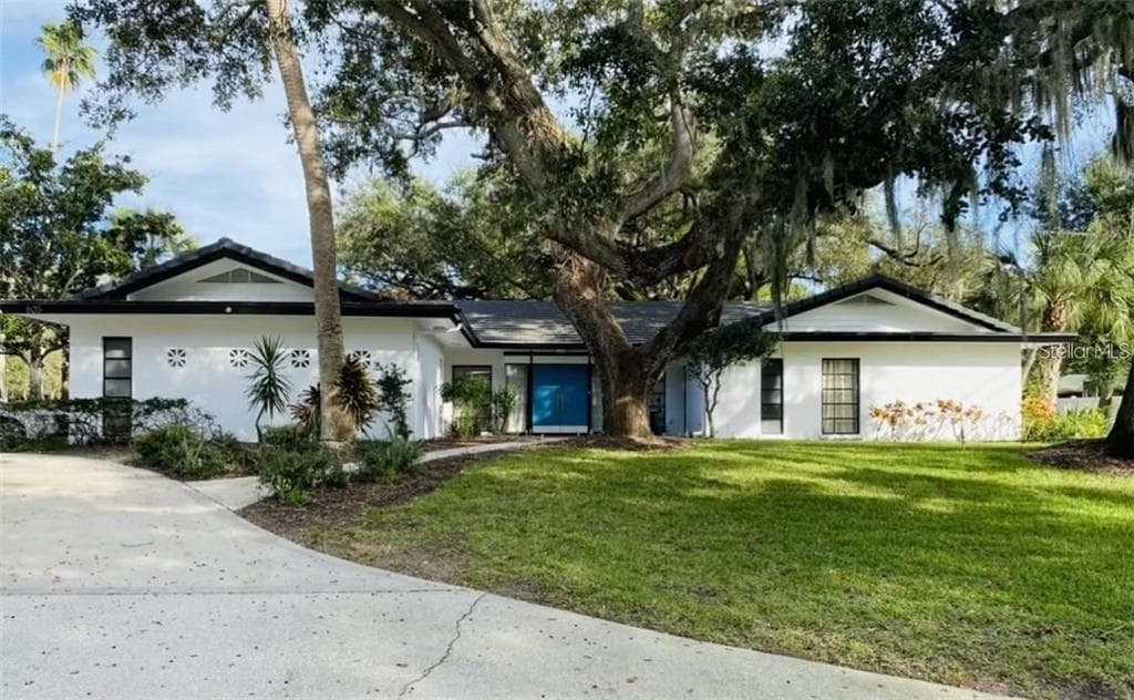 805 MAXIMO AVENUE CLEARWATER, FL 33759