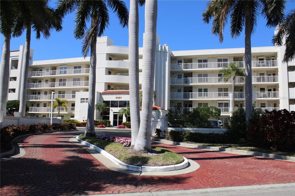 6081 BAHIA DEL MAR CIRCLE UNIT 154 ST PETERSBURG, FL 33715