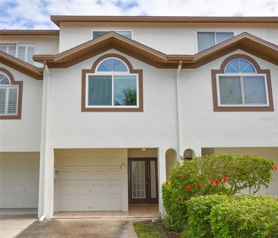 271 MADEIRA CIRCLE TIERRA VERDE, FL 33715