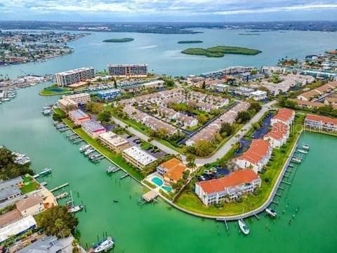 255 CAPRI CIRCLE N UNIT 6 TREASURE ISLAND, FL 33706