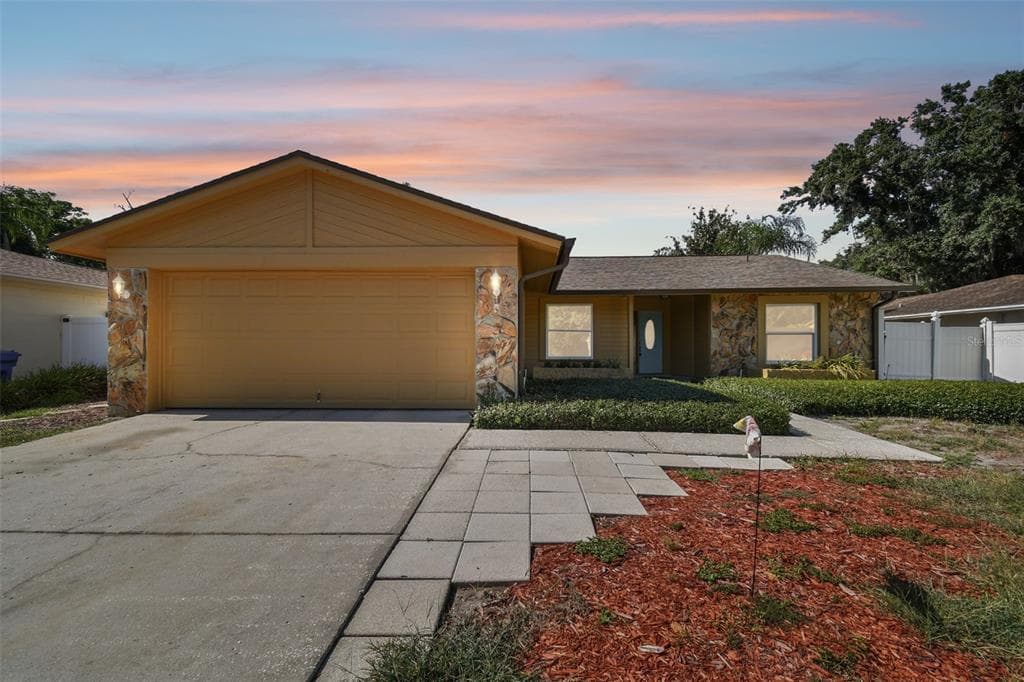 524 SANDY CREEK DRIVE BRANDON, FL 33511