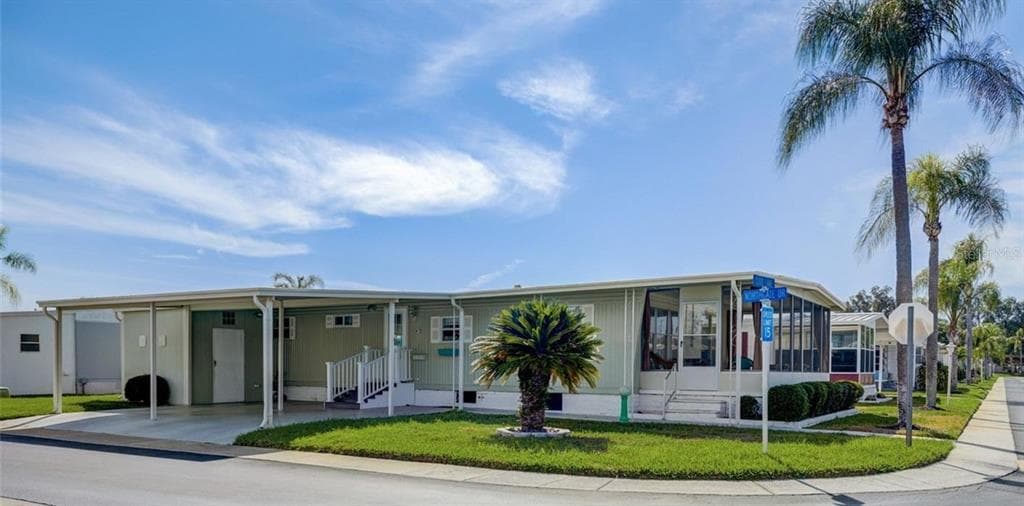 225 DIXIE LANE TARPON SPRINGS, FL 34689