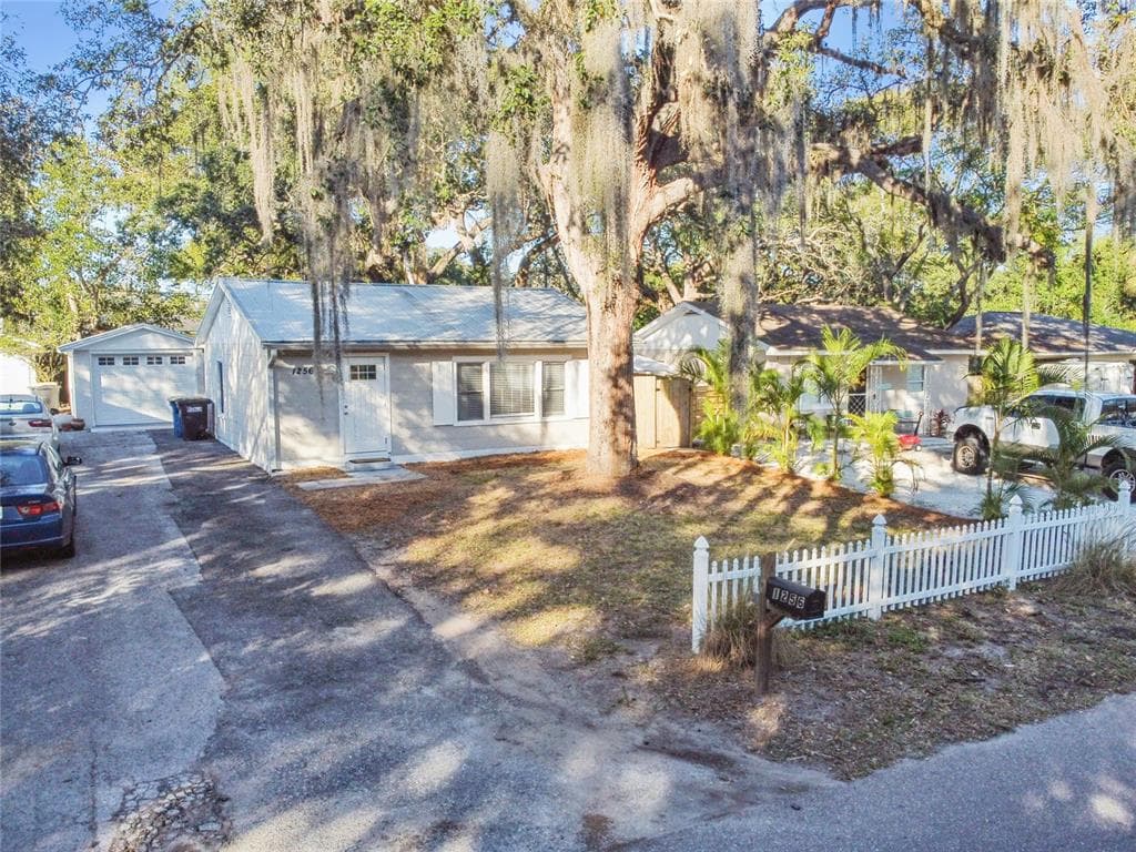 1256 SEDEEVA CIRCLE N CLEARWATER, FL 33755