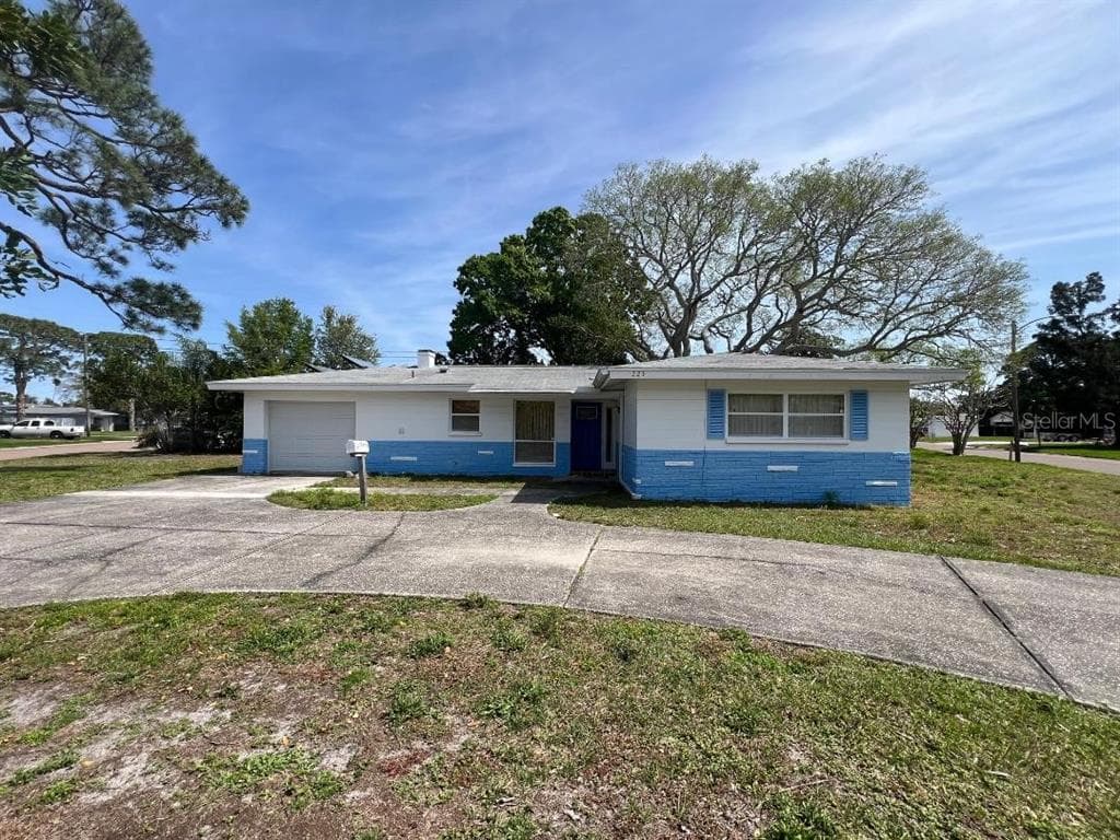 223 87TH AVENUE NE ST PETERSBURG, FL 33702