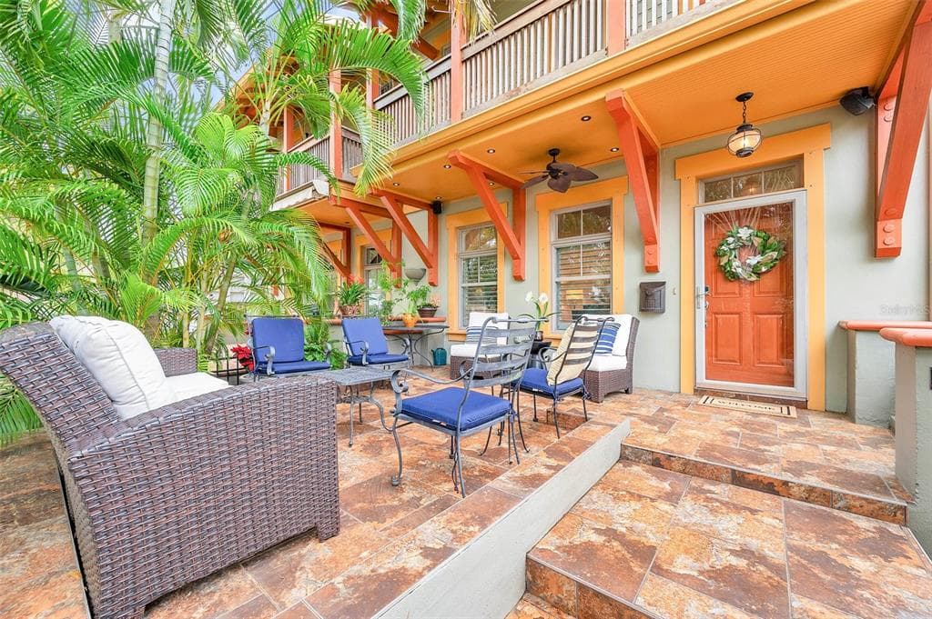 824 BAY STREET NE UNIT B ST PETERSBURG, FL 33701