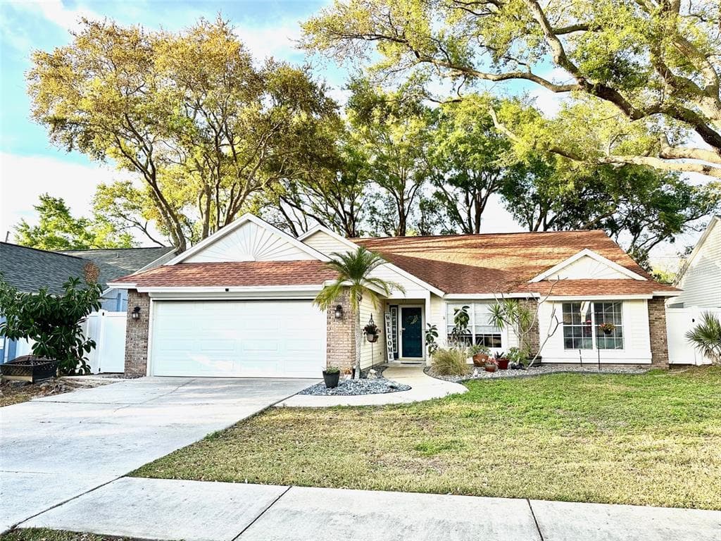 685 BAYSIDE DRIVE TARPON SPRINGS, FL 34689