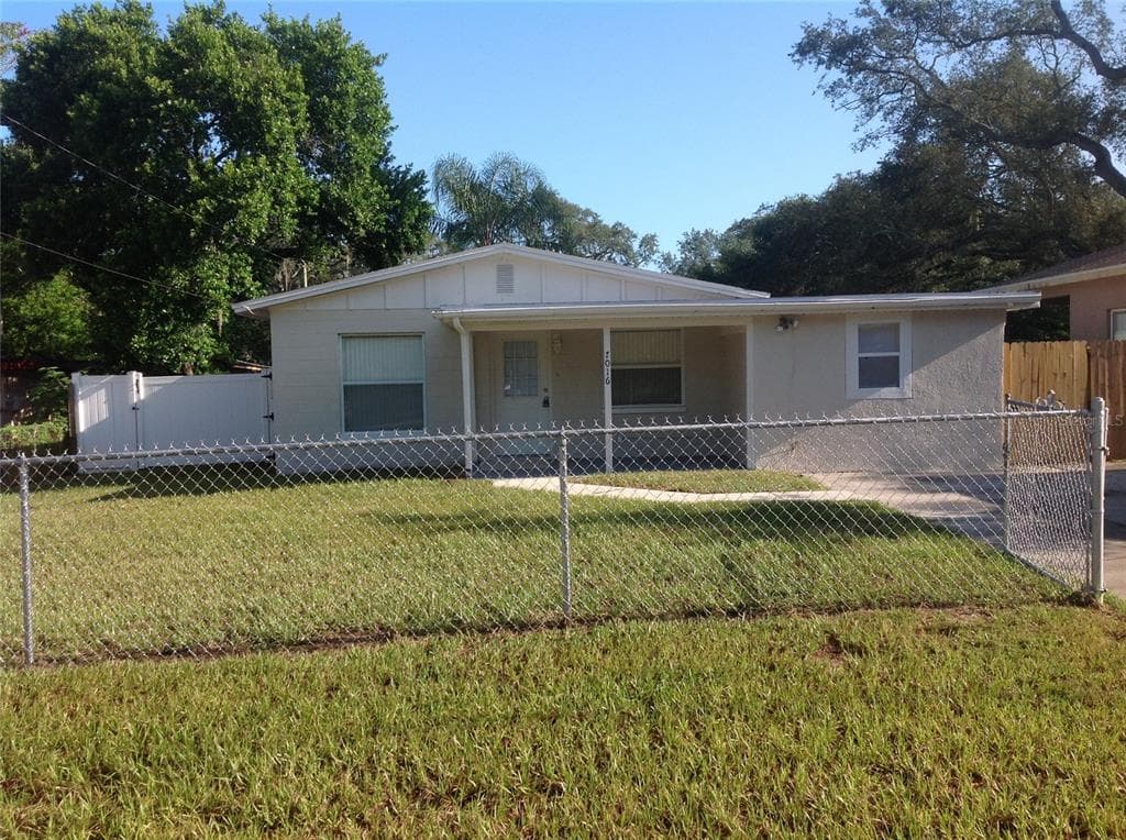 7016 TAMARACK DRIVE TAMPA, FL 33637