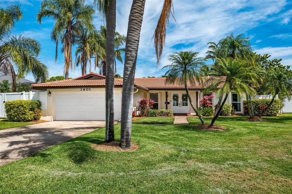 1401 51ST AVENUE NE ST PETERSBURG, FL 33703