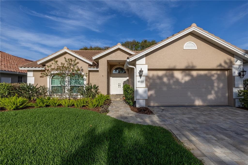 4832 QUEEN PALM TERRACE NE ST PETERSBURG, FL 33703