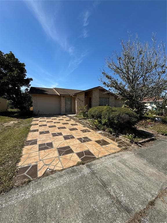 8229 PINEHURST CIRCLE TAMPA, FL 33615