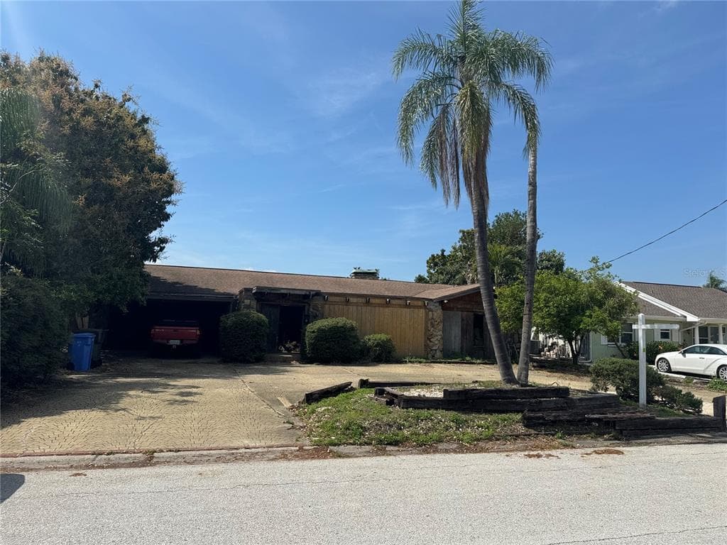 3922 W EDEN ROC CIRCLE