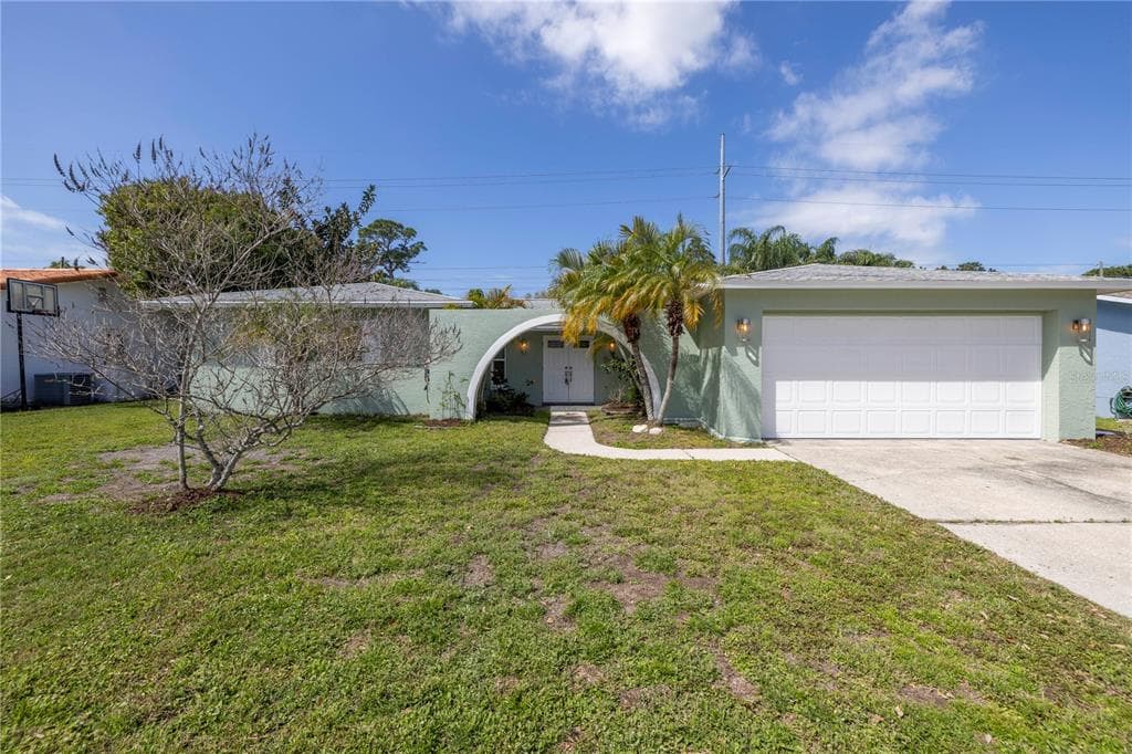 8366 MONARCH CIRCLE SEMINOLE, FL 33772