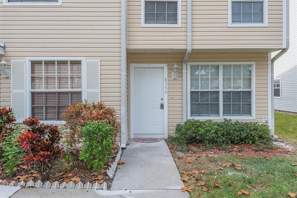 8540 J R MANOR DRIVE TAMPA, FL 33634