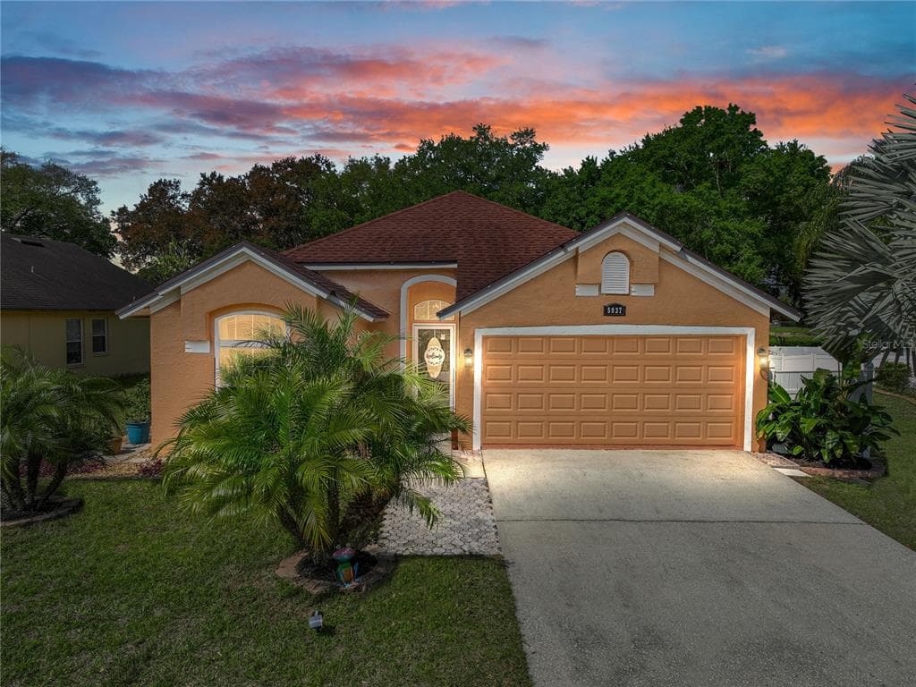5937 AZURE DRIVE WESLEY CHAPEL, FL 33545