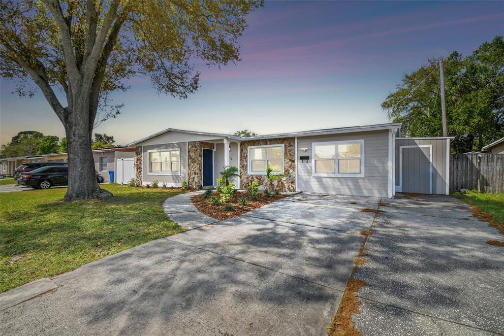 5618 LARIMER DRIVE TAMPA, FL 33615