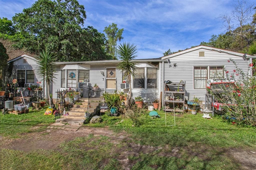 415 EAST AVENUE BROOKSVILLE, FL 34601