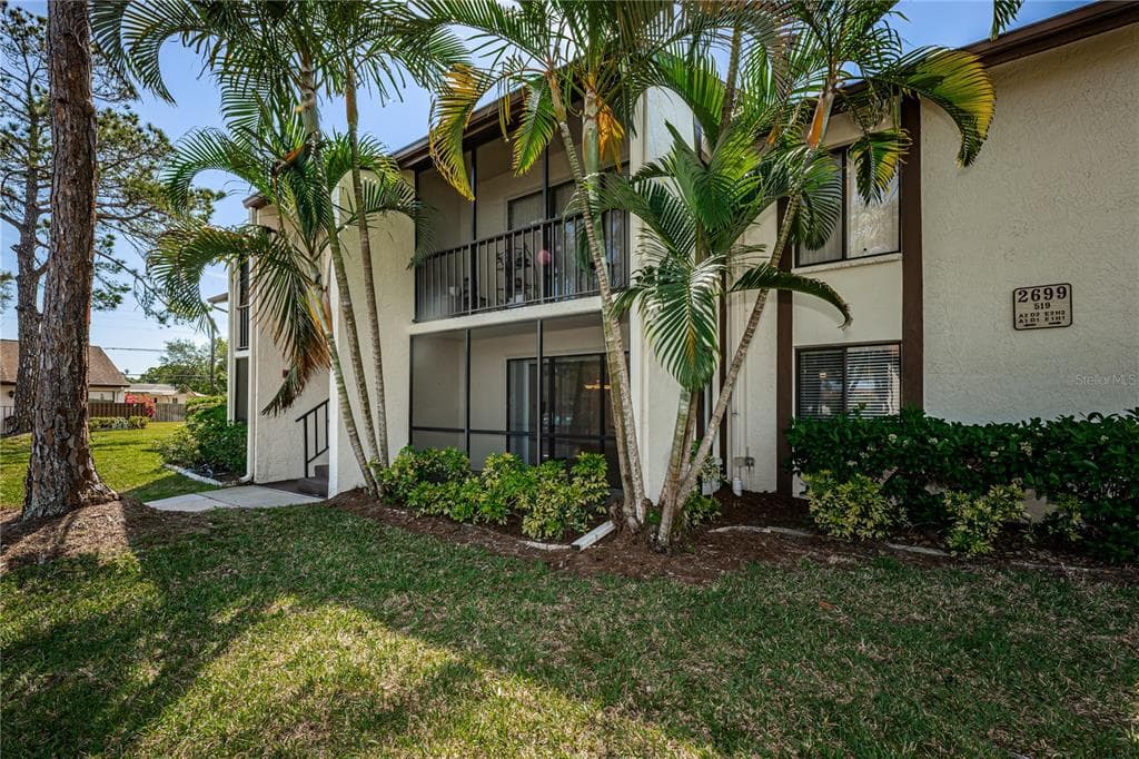 2699 PINE RIDGE WAY E UNIT D PALM HARBOR, FL 34684