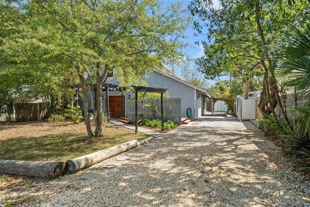 4405 N SUWANEE AVENUE TAMPA, FL 33603
