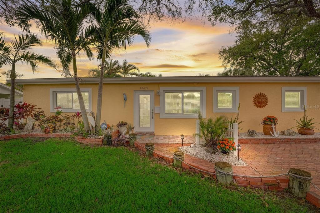 4673 CARSON STREET NE ST PETERSBURG, FL 33703