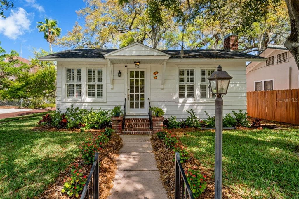702 WOOD STREET DUNEDIN, FL 34698