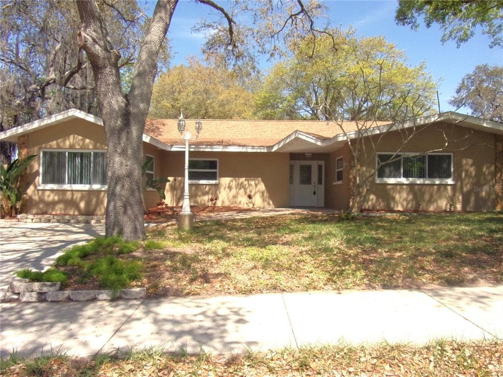 1219 E OAKWOOD STREET TARPON SPRINGS, FL 34689