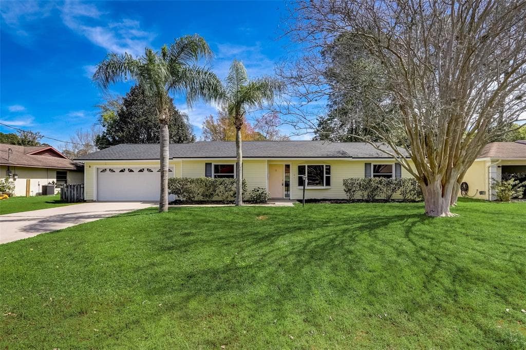 11 BERKSHIRE LANE PALM COAST, FL 32137