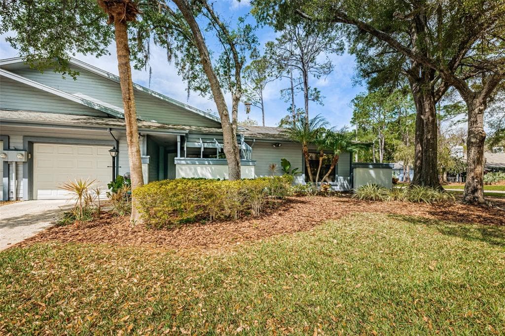 10 SUMMERWINDS LANE OLDSMAR, FL 34677
