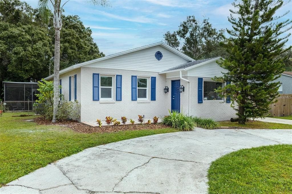 1021 W BERRY AVENUE TAMPA, FL 33603