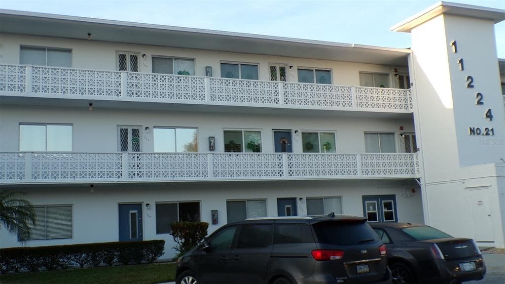 11224 82ND AVENUE UNIT 304 SEMINOLE, FL 33772
