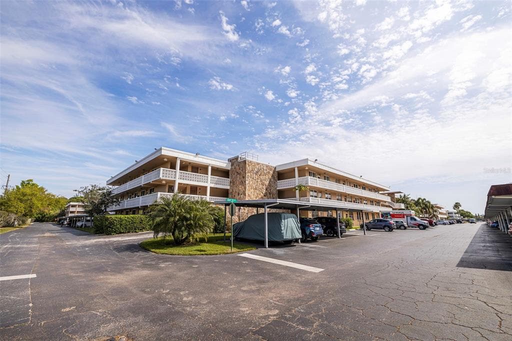 5095 BAY STREET NE UNIT 307 ST PETERSBURG, FL 33703
