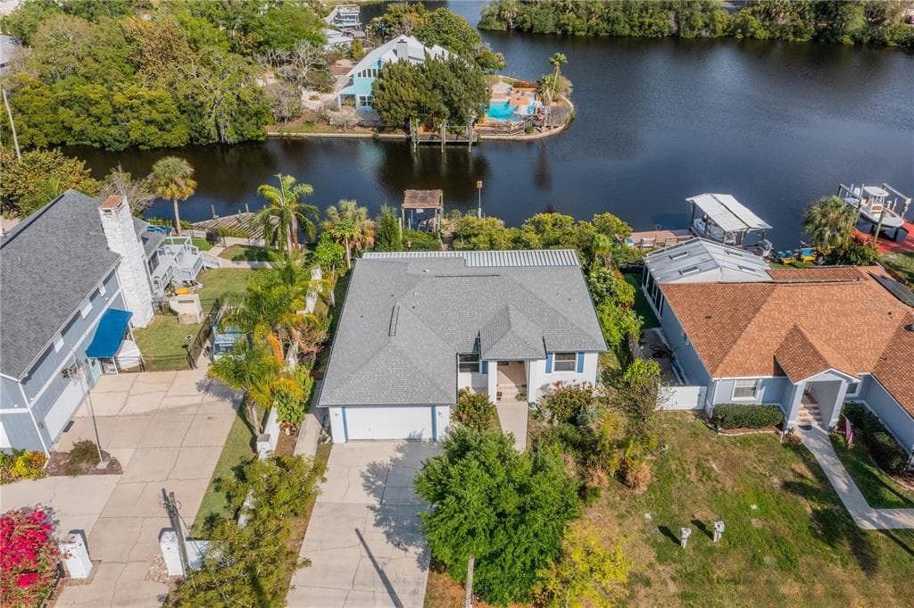104 4TH STREET SW RUSKIN, FL 33570