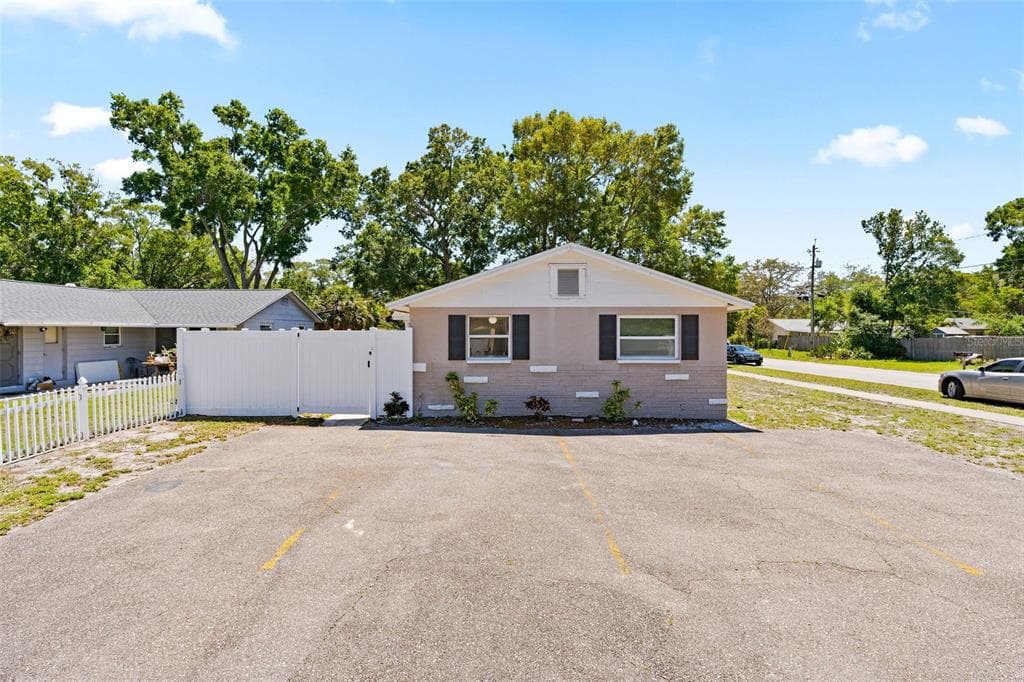 2978 OAKLAWN AVENUE LARGO, FL 33771