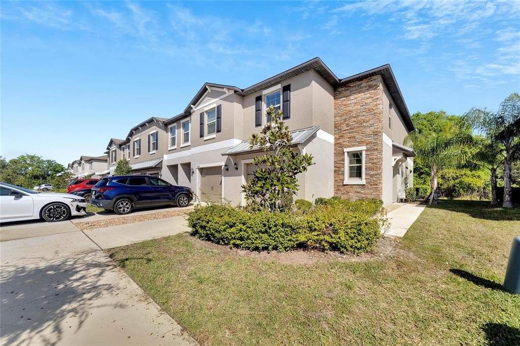 9536 PEMBROOKE PINES DRIVE SUN CITY CENTER, FL 33573