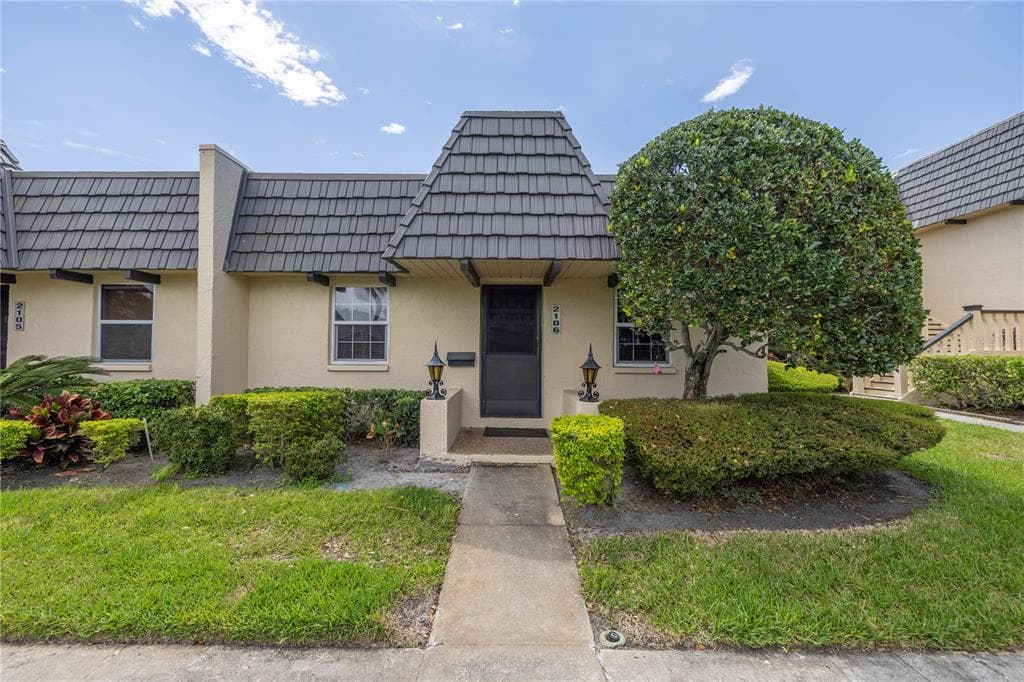 2106 CORDOVA GREEN UNIT 2106 SEMINOLE, FL 33777