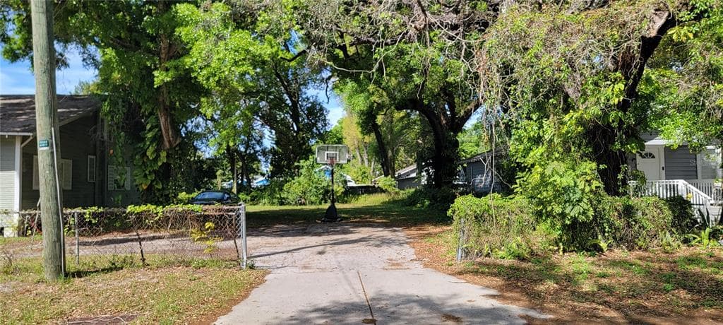 1004 E NORTH BAY TAMPA, FL 33603