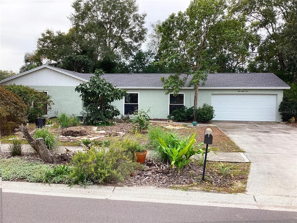 523 LANTERN CIRCLE TEMPLE TERRACE, FL 33617