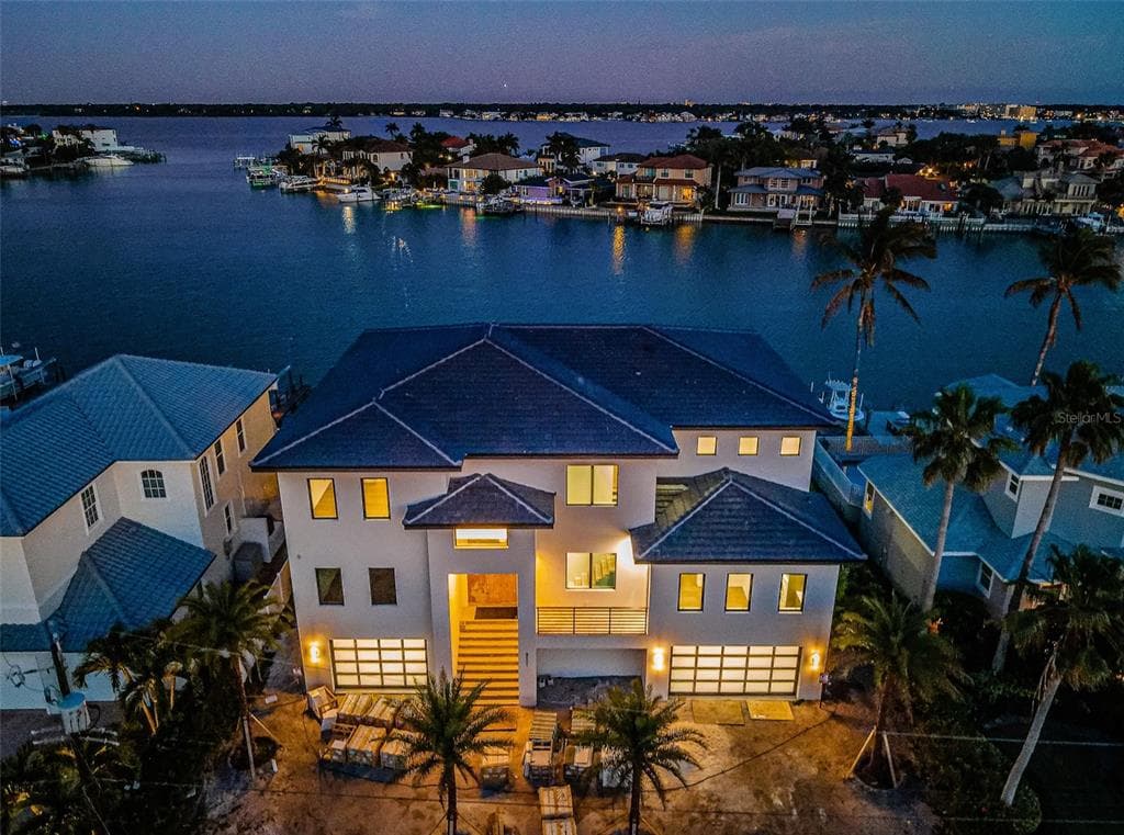 2601 BAYSHORE DRIVE BELLEAIR BEACH, FL 33786