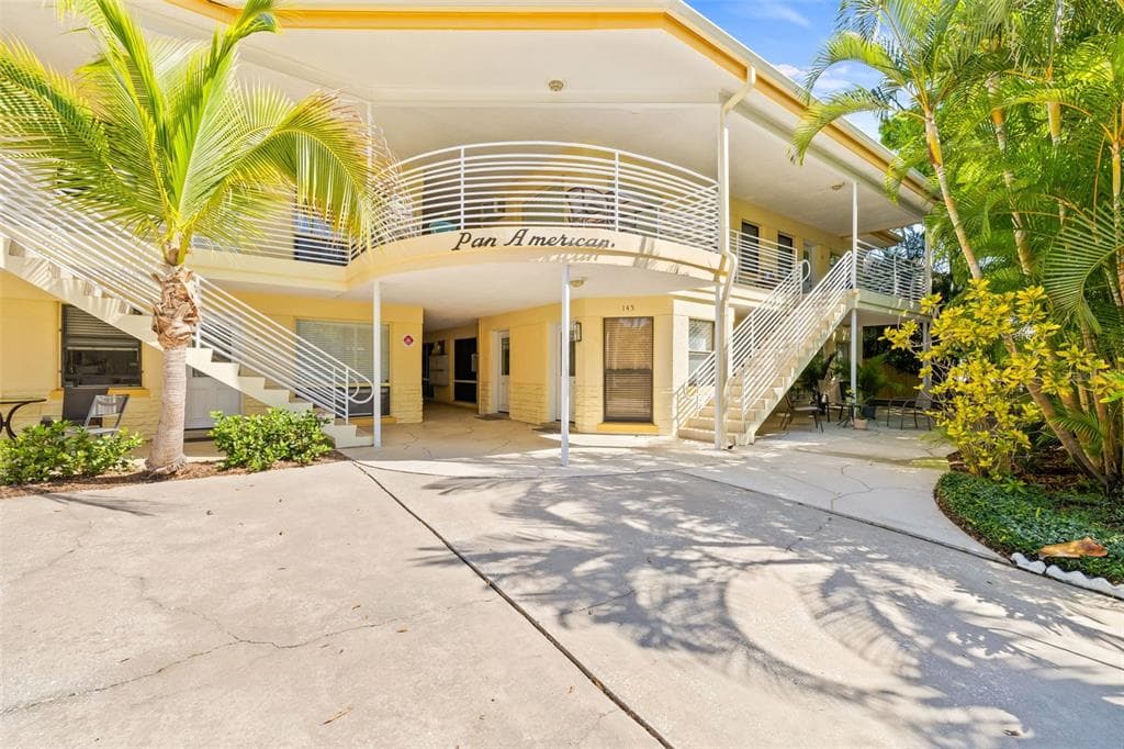 145 10TH AVENUE N UNIT 4 ST PETERSBURG, FL 33701