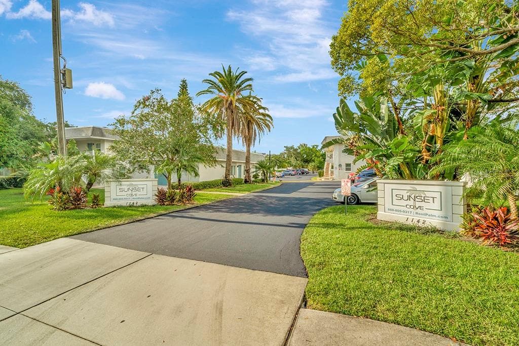 1142 SUNSET POINT ROAD UNIT 17 CLEARWATER, FL 33755