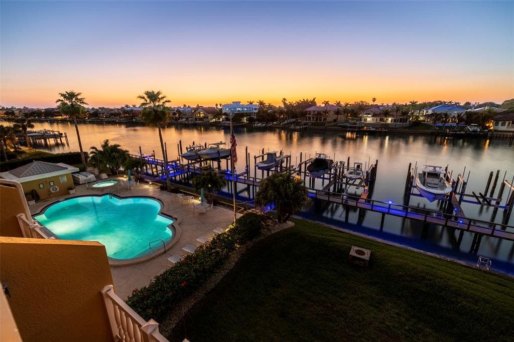 544 PINELLAS BAYWAY S UNIT P4 TIERRA VERDE, FL 33715